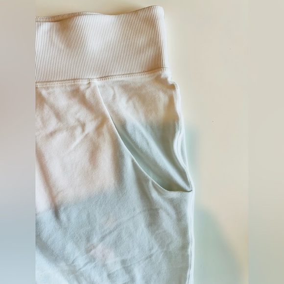 Lululemon Athletica White Jogger Crop Size 8 for Effortless Comfort - Picture 5 of 9
